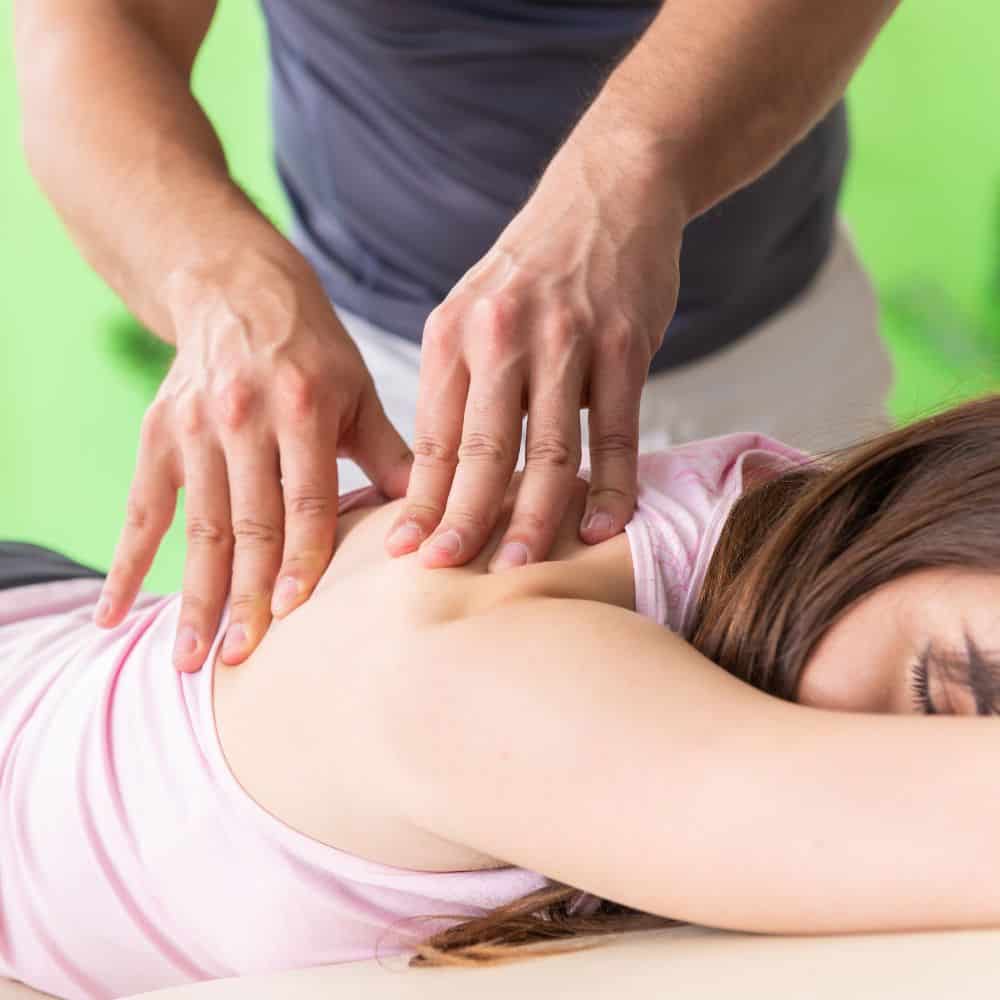 Women in Fairfax, VA having a chiropractic shoulder adjustment