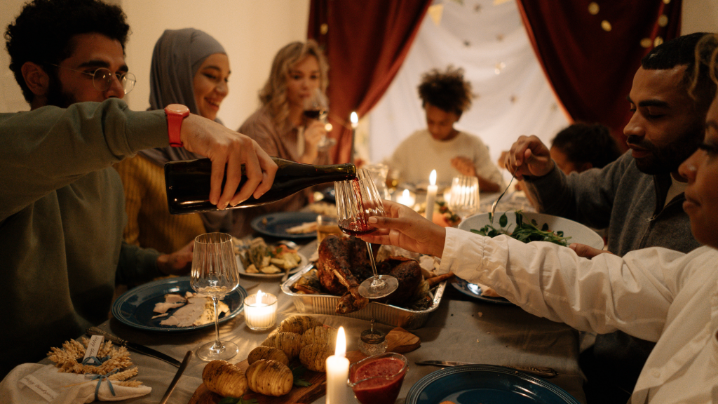 family enjoying a healthy thanksgiving after reading kaizo healths top 10 tips