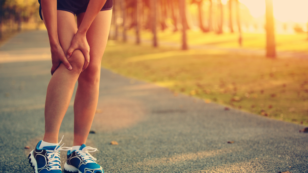 runner holding left knee pain from mcl and acl injury