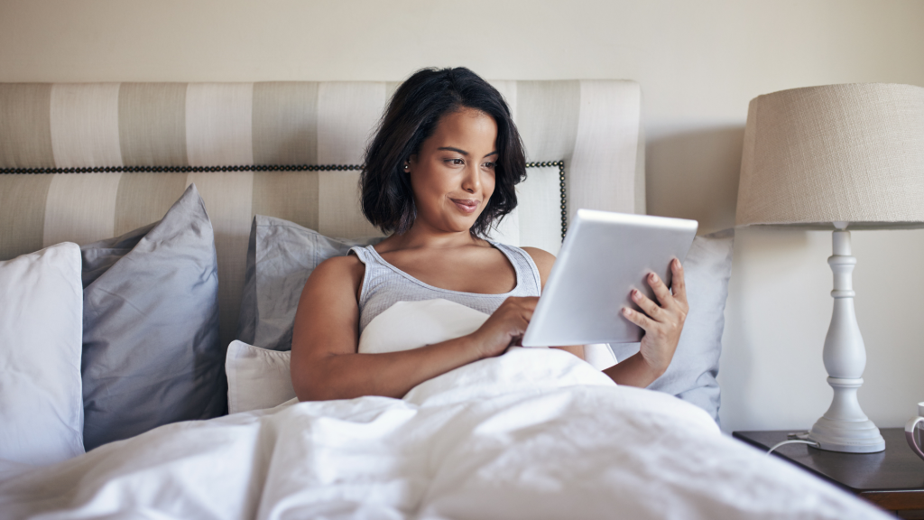 woman reading in bed as part of your bedtime routine that is the same every night 