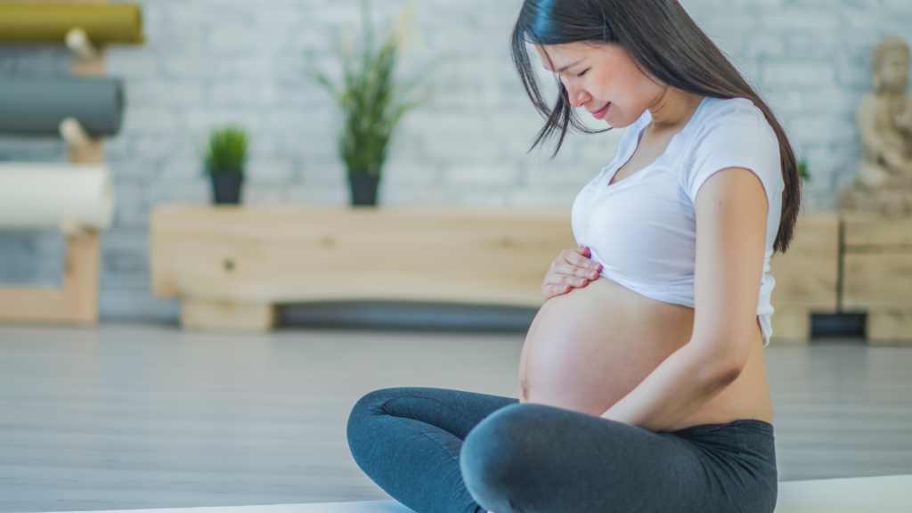 pregnant woman at chiropractor for natural treatment for pain relief